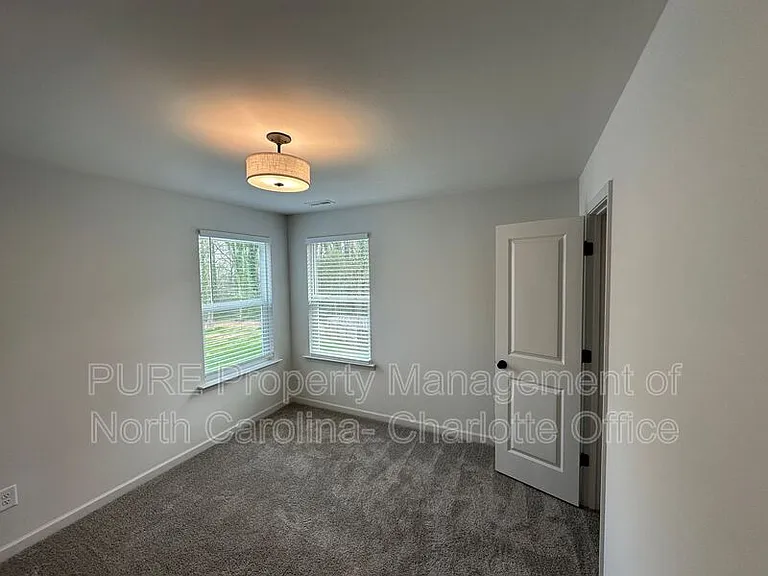 2649 Hemphill St — Photo 34