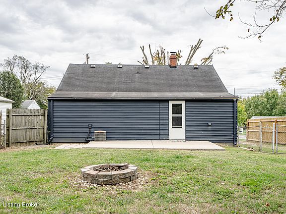 3rd image of 1615 Lakeside Dr