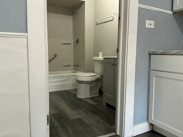 945 E 77th St #1 — Photo 8