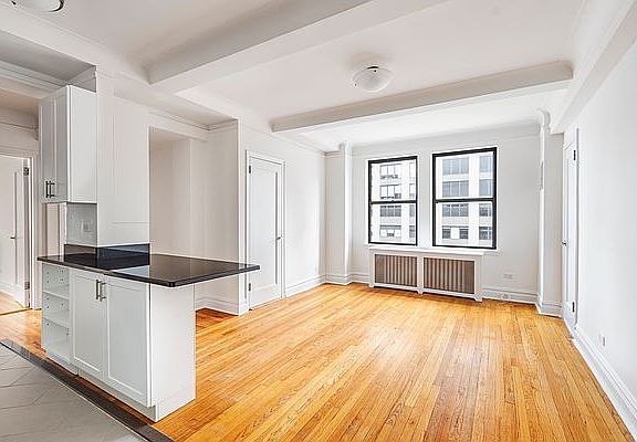 3rd image of 440 W 34th St #11DE