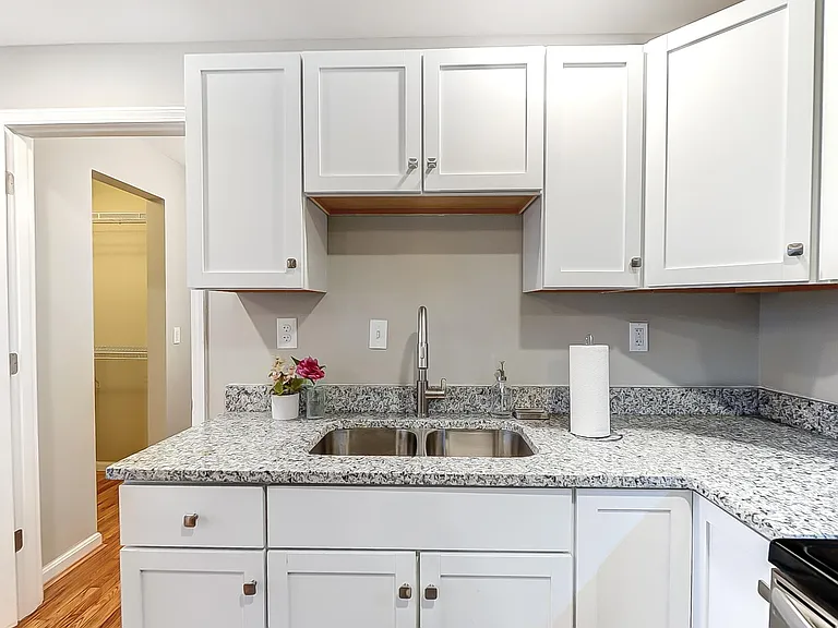 2341 Burnet Ave #1 — Photo 5