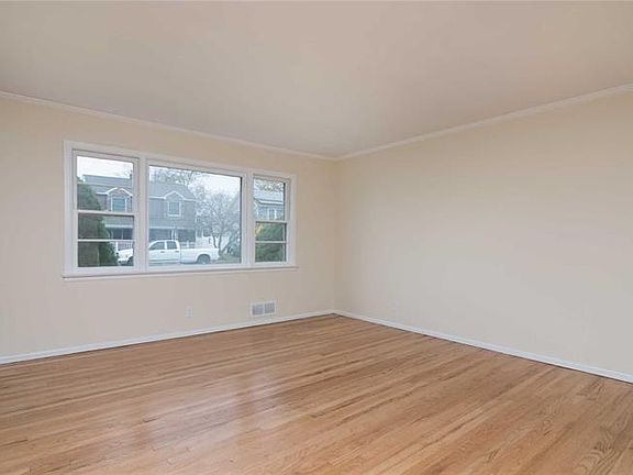 5th image of 62 Intervale Ave