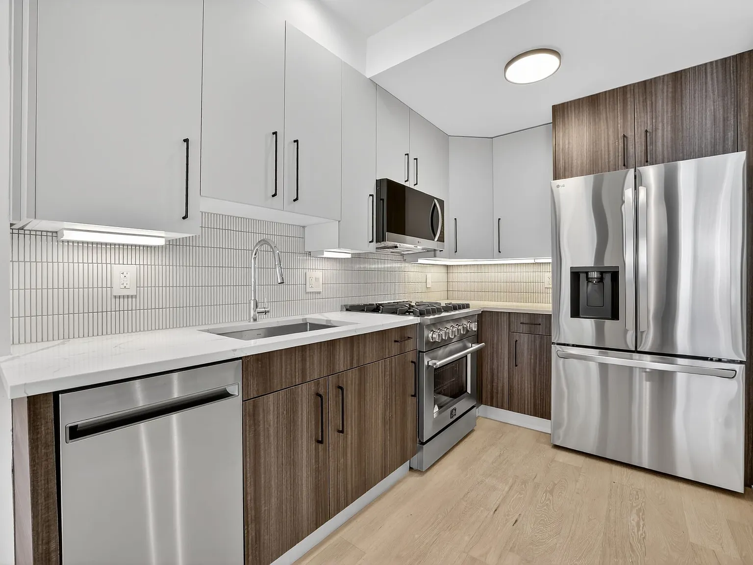 1 bed, 700 sqft, $3,000 — Photo 1
