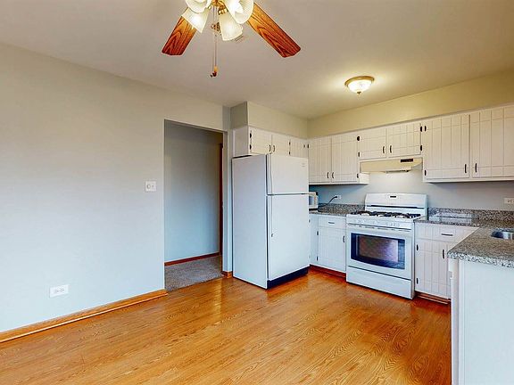5th image of 226 Manor Dr Unit 4