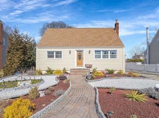2211 7th St, East Meadow, NY