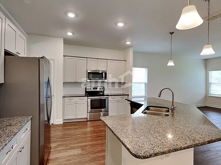 3135 Creek Village Ln — Photo 3