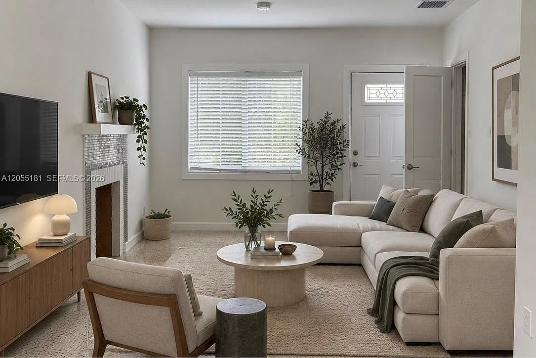 3 bed, 936 sqft, $3,350 — Photo 1