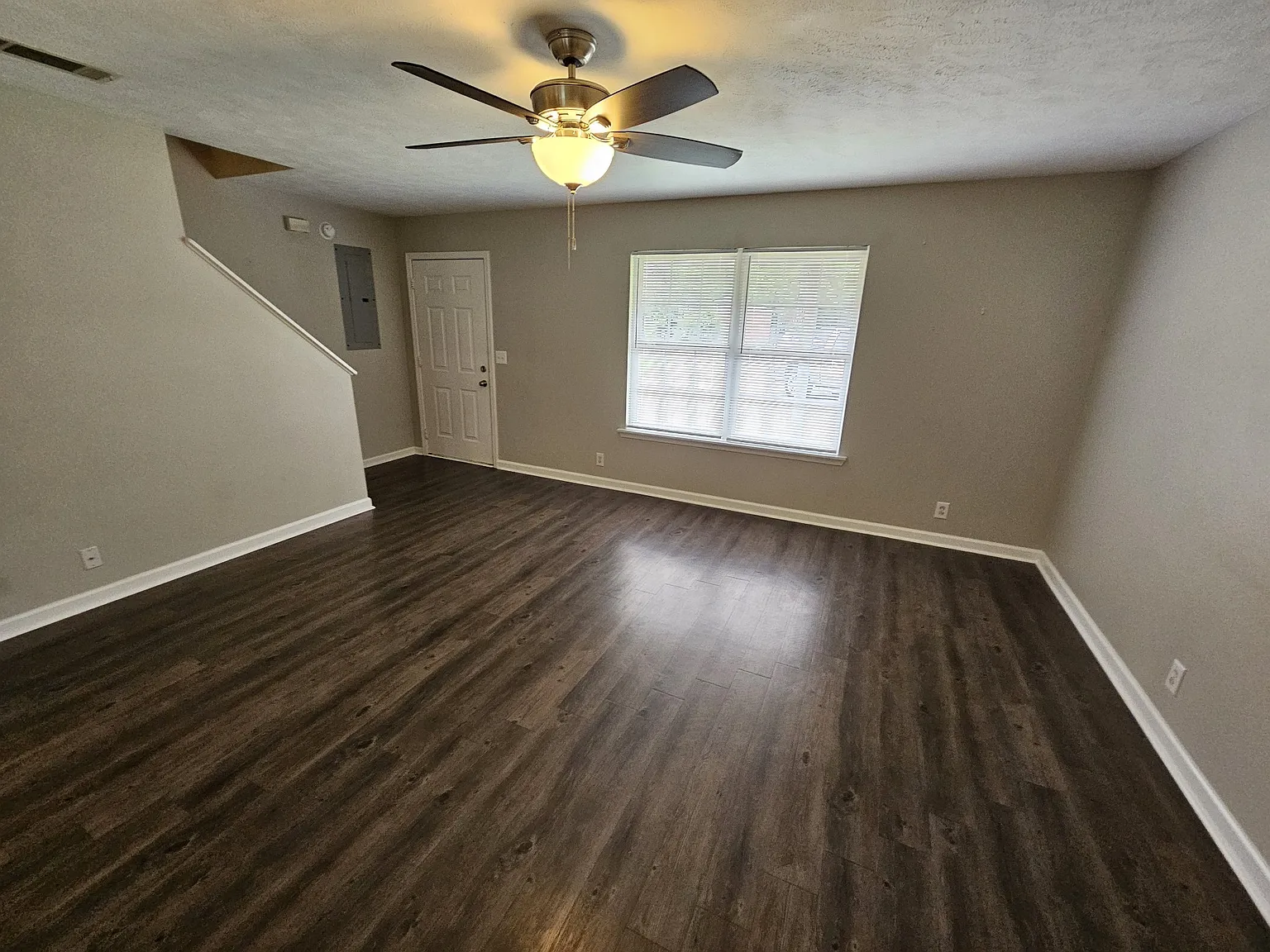 2 bed, 1.5 bath, 1280 sqft, $1,575 — Photo 3