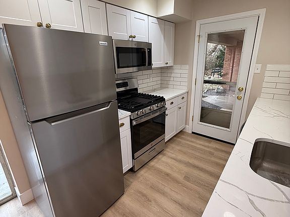 2nd image of 2 Heartwoods Ct APT B