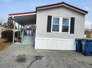 807 Lake Dr, Mount Wolf, PA 17347