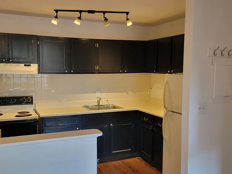 45 Donna Dr #C8 — Photo 4