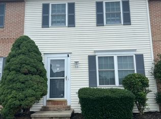 261 Greenland Dr, Lancaster, PA