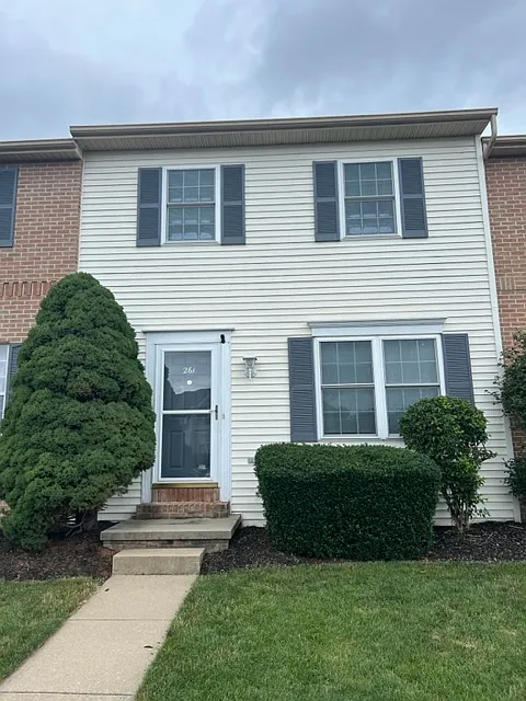 261 Greenland Dr photo 1