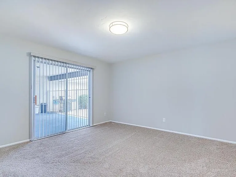 2439 E Del Rio Dr — Photo 19