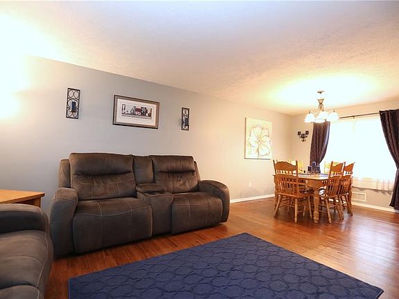 4th image of 5883 Hopewell Dr