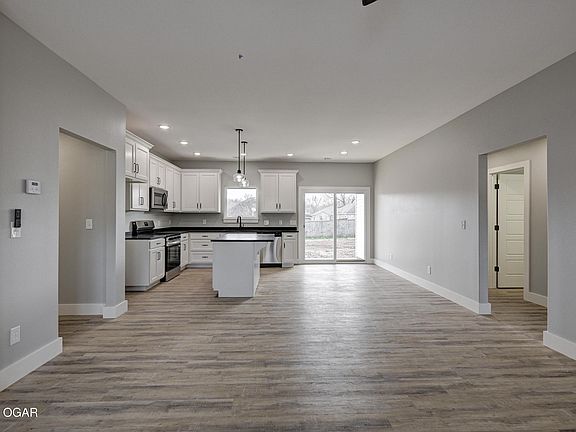 4th image of 2000 Lakeview St