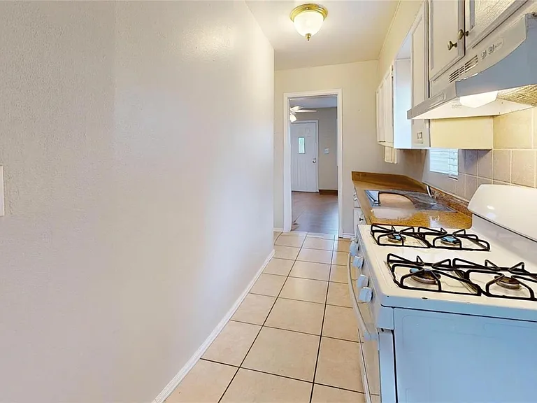 810 Lowell Blvd — Photo 23