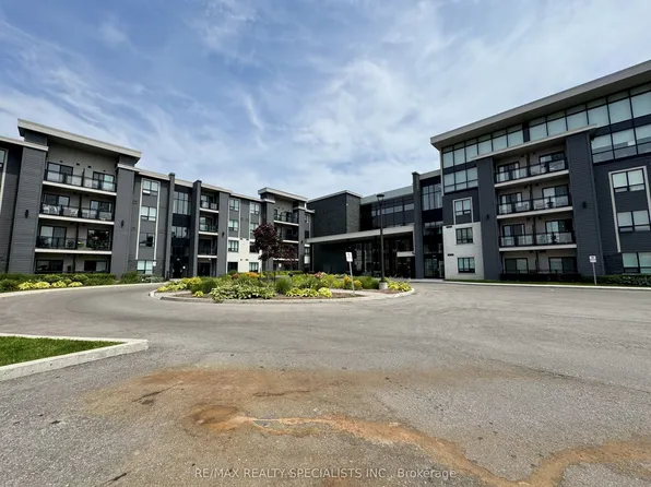 3170 Erin Mills Pkwy #319, Mississauga, ON L5L 0B6