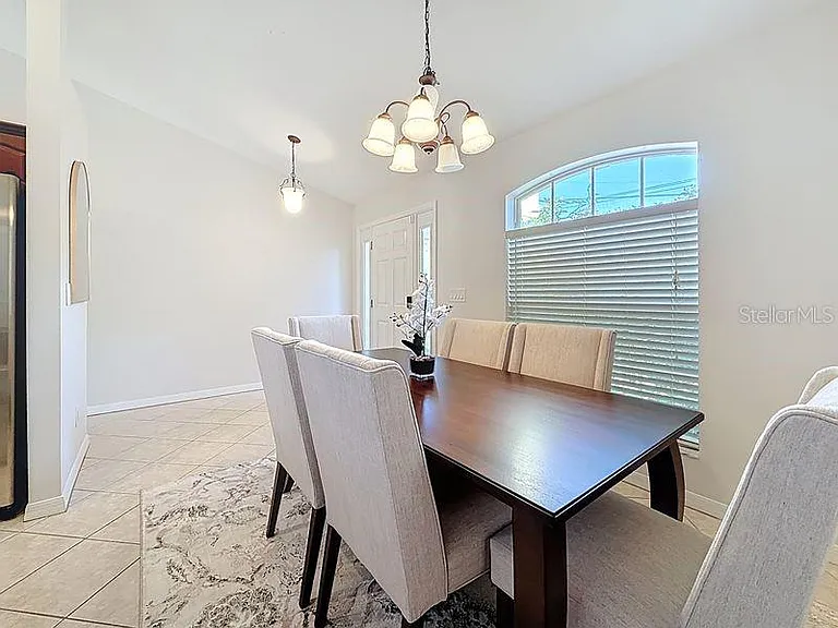 2402 Dryer Ave — Photo 20