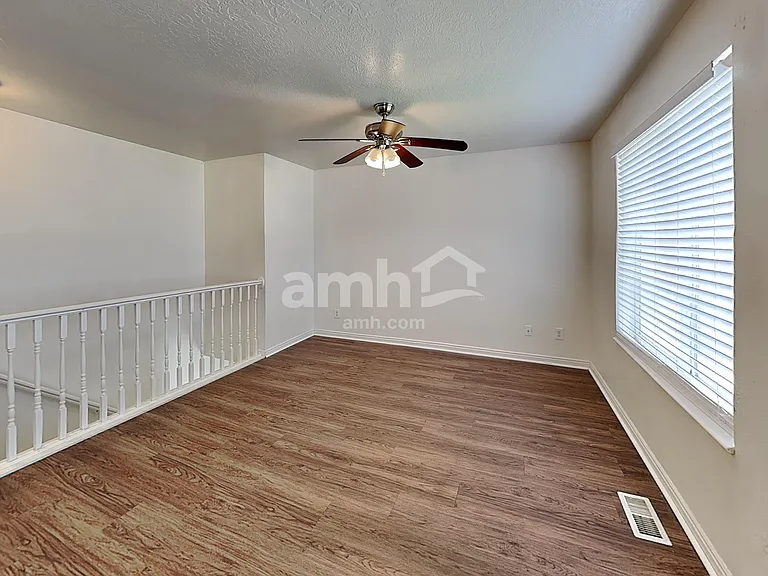 385 W Pommell Dr — Photo 5