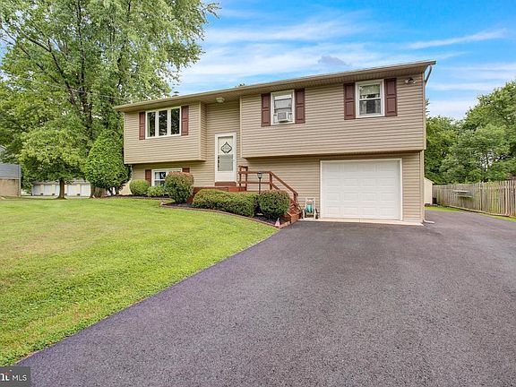 2nd image of 142 Perry Rd