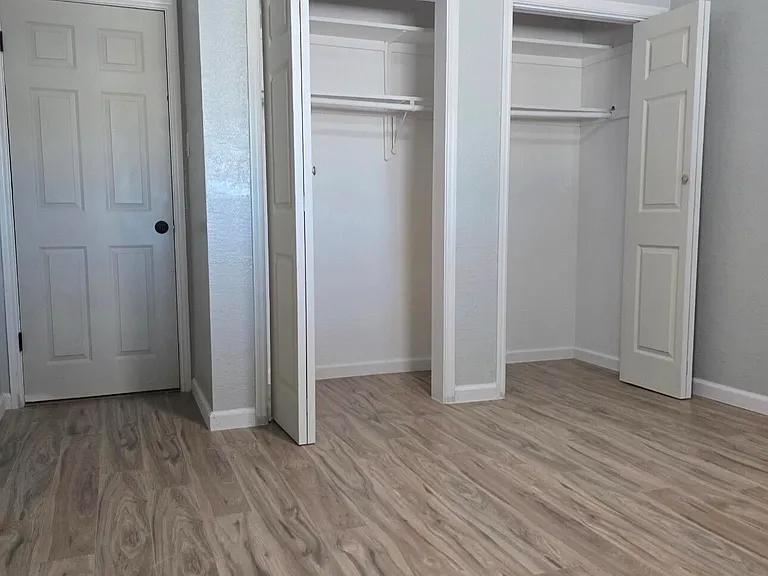 1205 Valencia Dr NE — Photo 15