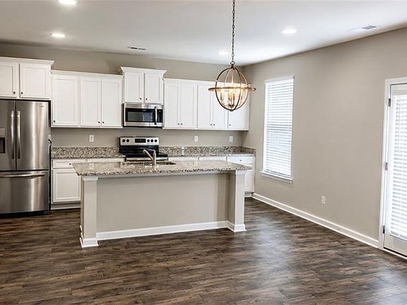 4th image of 684 Ragan Ct