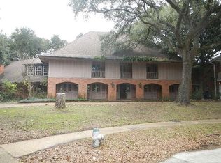 16 Tennyson Pl, New Orleans, LA 70131