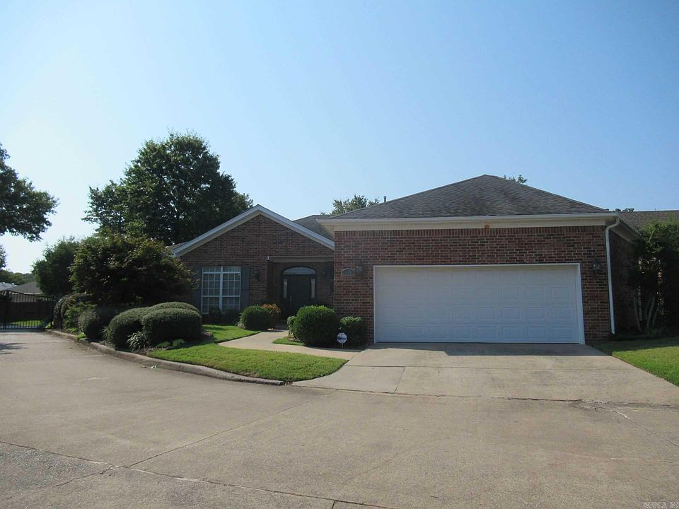 1st image of 135 Hunters Green Cir