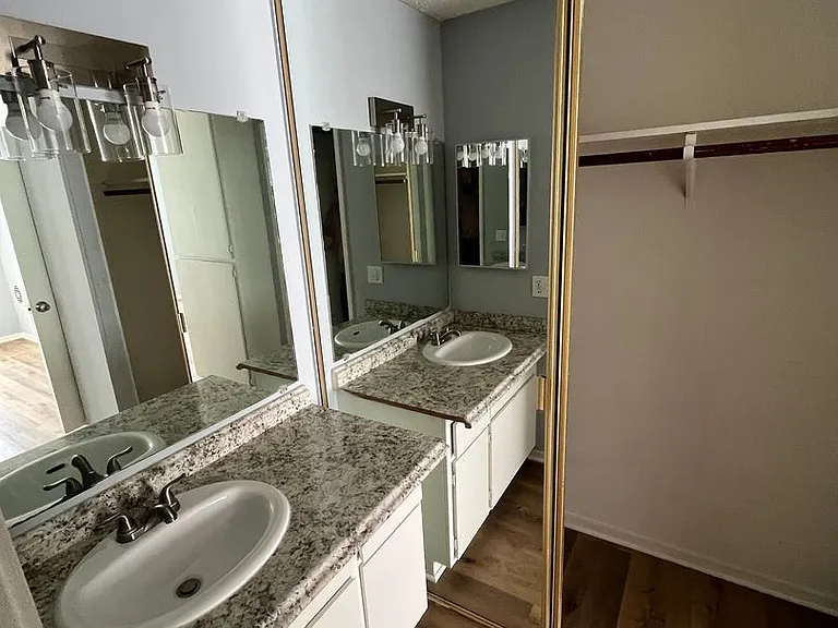 400 S. Kingsley Drive — Photo 3