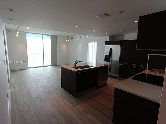 2nd image of 1900 N Bayshore Dr APT 4601