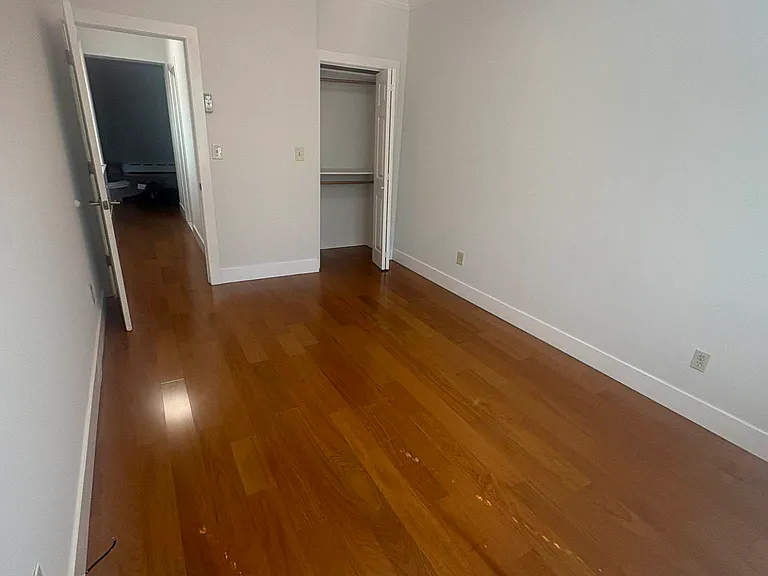 34-27 Crescent St #2 — Photo 29