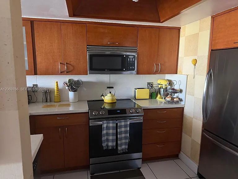 5880 Collins Ave #406 — Photo 6
