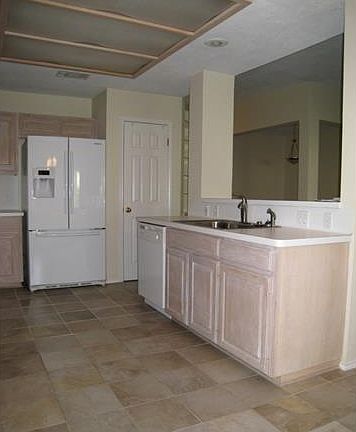5th image of 1104 Willow Creek Dr