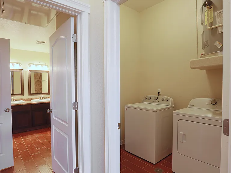 Bella Estancias Apartment Homes — Photo 19