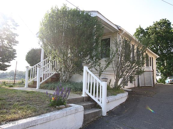 3rd image of 218 River Street