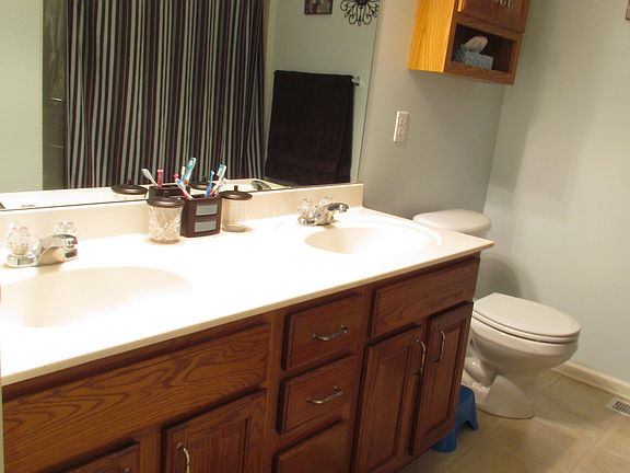 Master Bath w/ double vanity