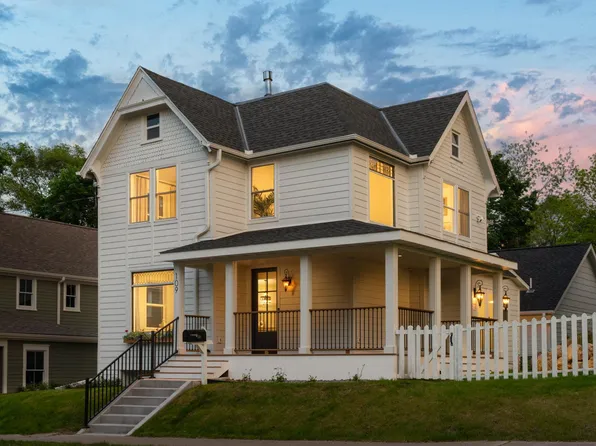 109 Pine St E, Stillwater, MN 55082