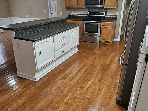 5th image of 15083 Maccorkle Ave