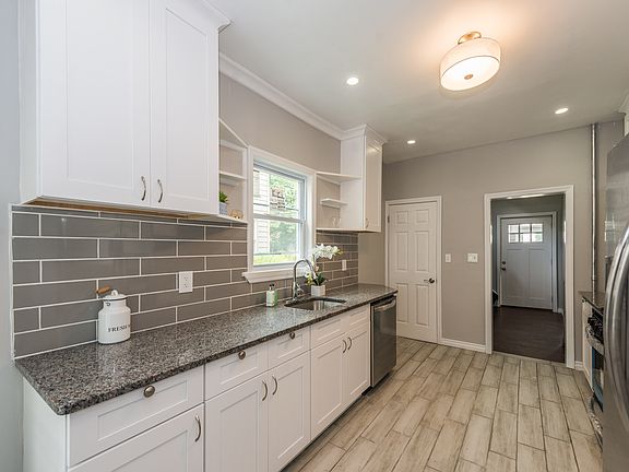 3rd image of 27 Kingsley St