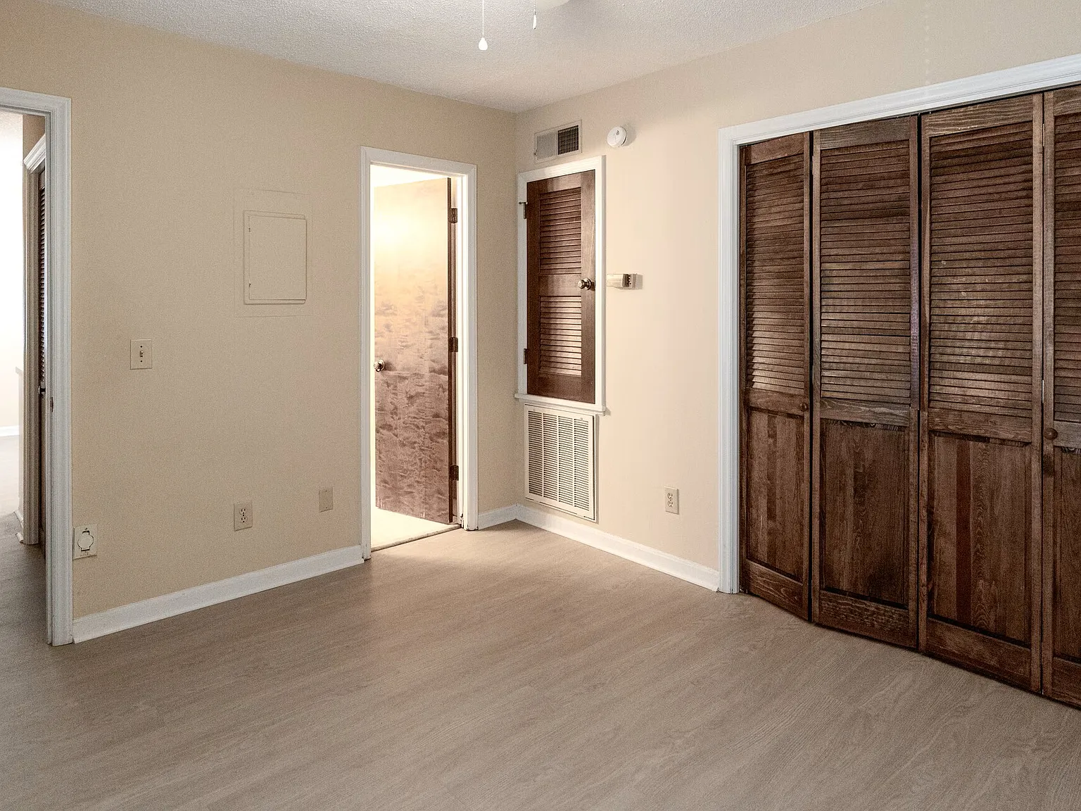 Campbell Court Apartments — Photo 3