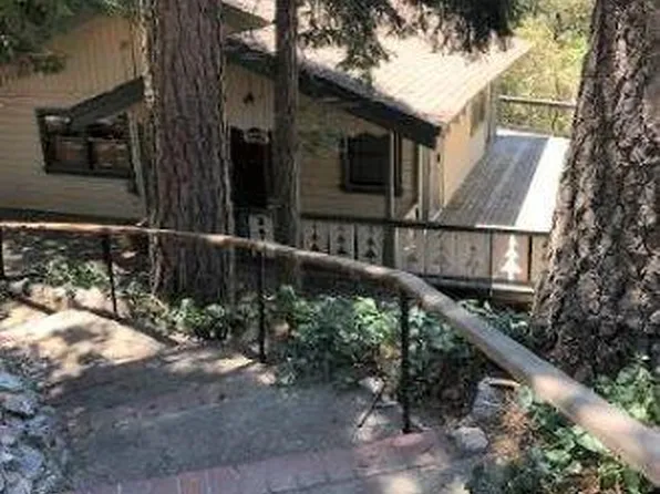 25138 Valle Dr, Crestline, CA 92325