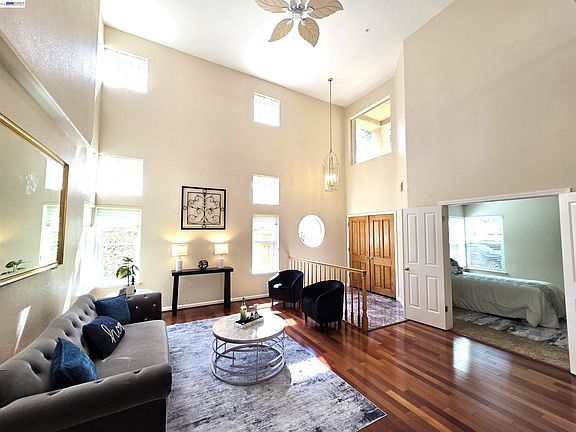4th image of 2850 Montair Way