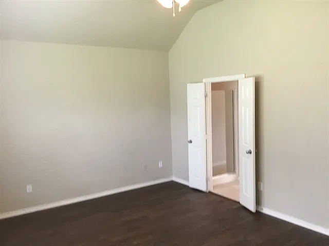 1016 Brazos Ct — Photo 6