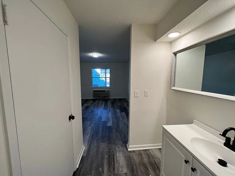 Sunset Rock Apartments — Photo 23