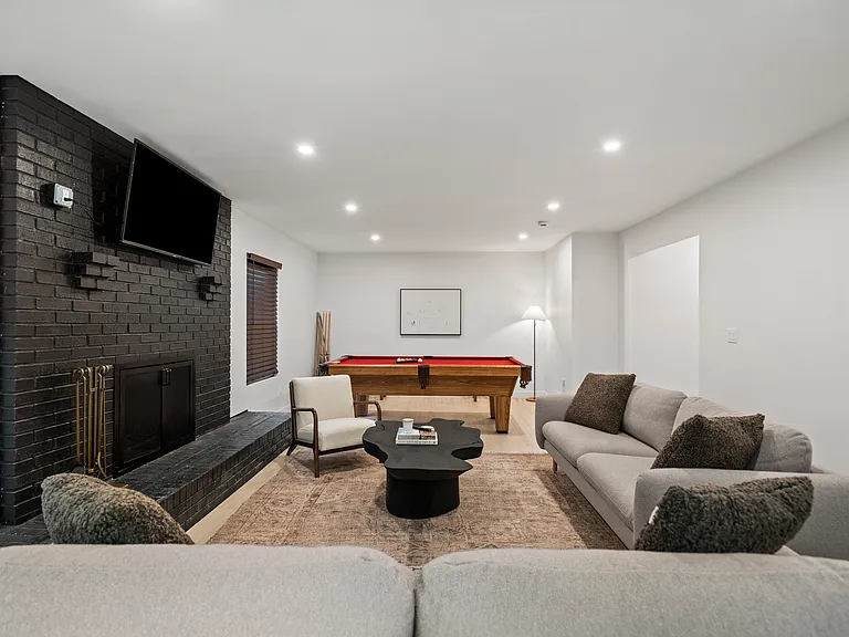 711 Medinah Dr — Photo 30