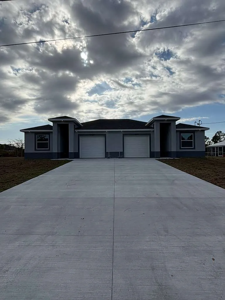 3 bed, 1200 sqft, $1,900 — Photo 1
