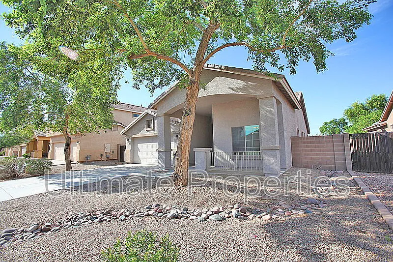 4 bed, 2.0 bath, 1887 sqft, $1,995 — Photo 1