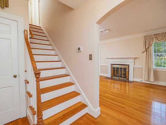 3rd image of 206 Mecklenburg Ave