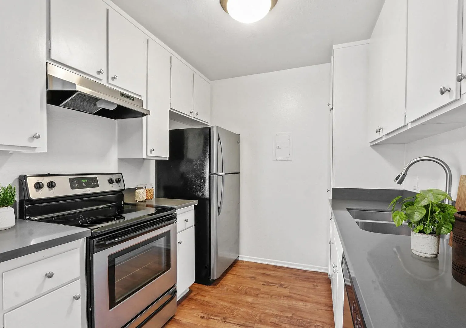 Stoner Avenue Apartments — Photo 1